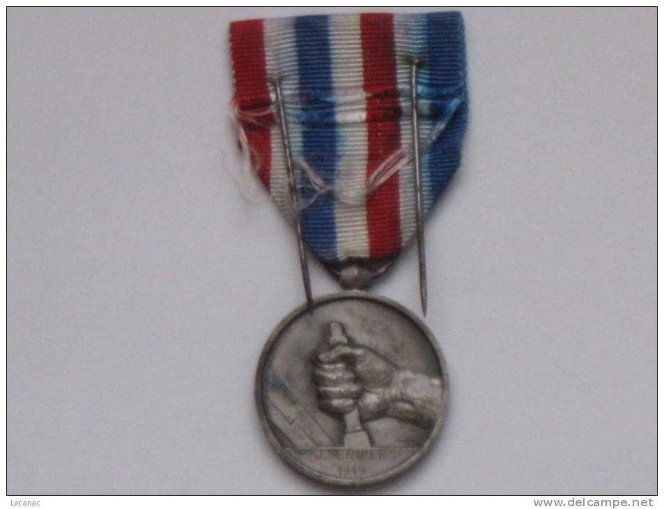 Medaille Des Cheminots Datée  1949  Attribuée - Francia