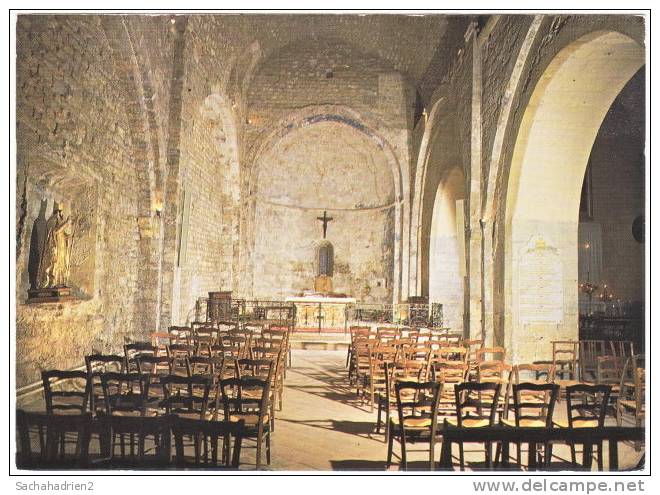 83. Cpsm. LE CASTELET. L´Eglise. 10286 - Le Castellet