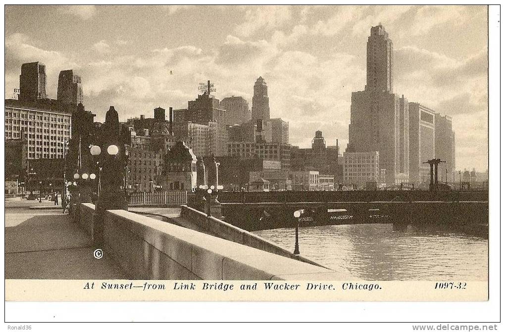 Cp U S A Illinois CHICAGO At Sunset From Link Bridge And Wacker Drive - Chicago