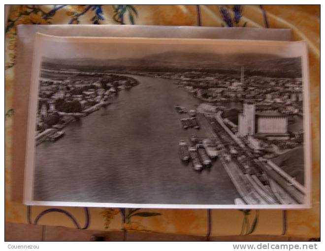 GP11  HUNINGUE   Les Peniches Sur Le Rhin   Vue Aerienne       Photo D Un Format De 27 X 44 CMS - Huningue