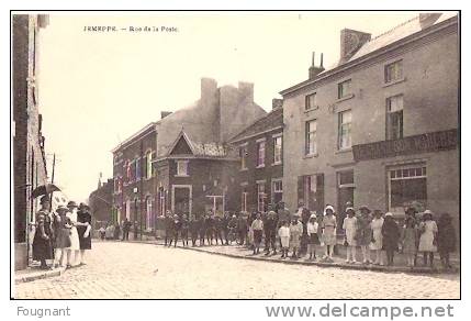 BELGIQUE:JEMEPPE-SUR-SAMB RE  (Namur):Rue De La Poste.Non écrite.Nombreux Personnages. - Jemeppe-sur-Sambre