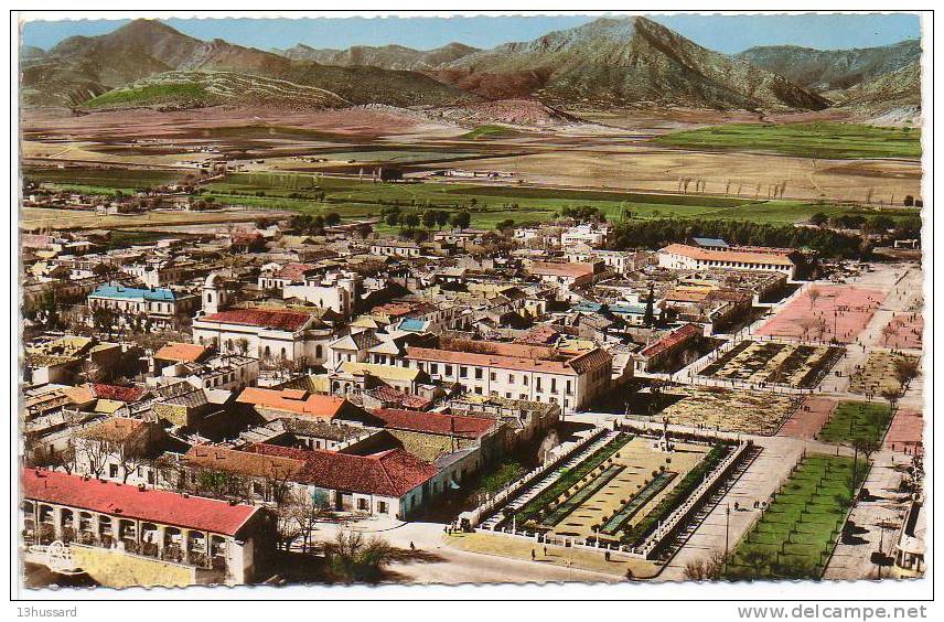 Carte Postale Batna - Vue Aérienne De La Ville. Au Centre L'esplanade Bocca - Batna