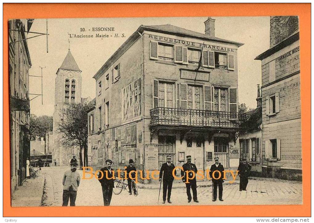 91 - ESSONNES - L'ancienne Mairie - Facteur - Essonnes