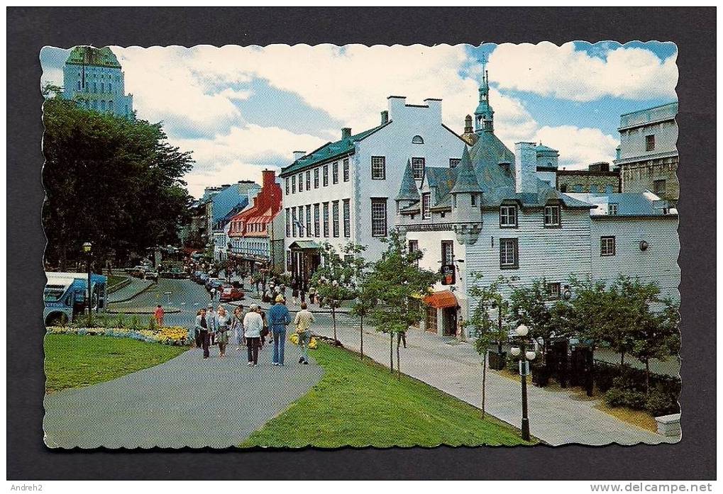 QUÉBEC -  PLACE D´ARMES - PRÈS DU CHÂTEAU FRONTENAC - ANIMÉE - Québec - La Cité