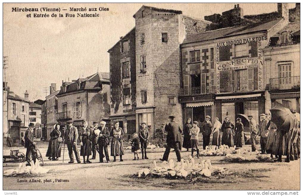 MIREBEAU : (86) Marché Aux Oies Et Entrée De La Rue Nationale - Mirebeau