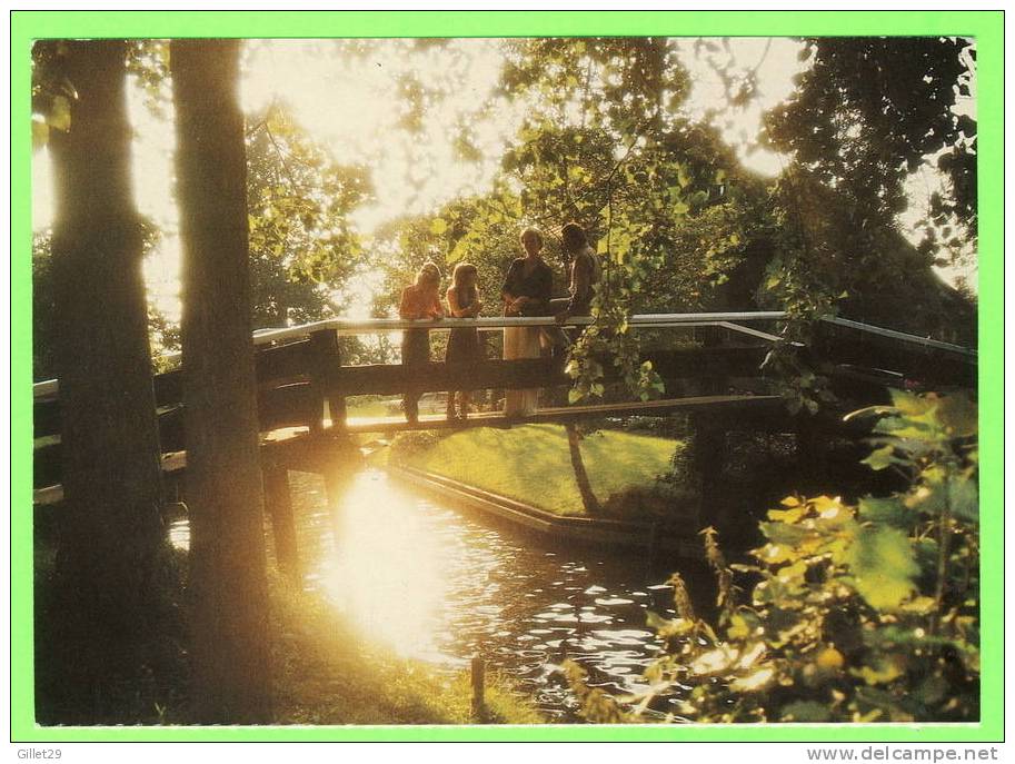 GIETHOORN, NEDERLAND - THE DUTCH VILLAGE - - Giethoorn