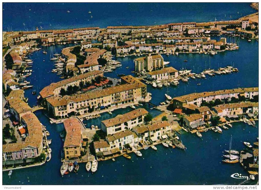 CPSM. PORT GRIMAUD. CITE LACUSTRE....VUE AERIENNE. DATEE 1982. FLAME. - Port Grimaud