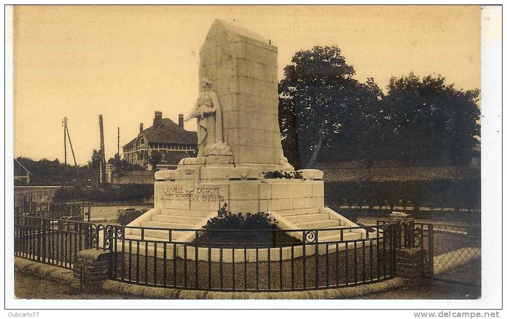 Roye (80) : Le Monument Aux Morts Et Vue Sur Une Villa Environ 1930. - Roye