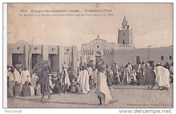 SOUDAN.TOMBOUCTOU.LE MARCHE ET LA MISION CATHOLIQUE ETABLIE PAR LES PERES BLANCS EN 1885 Cp Tache Sale état - Soudan