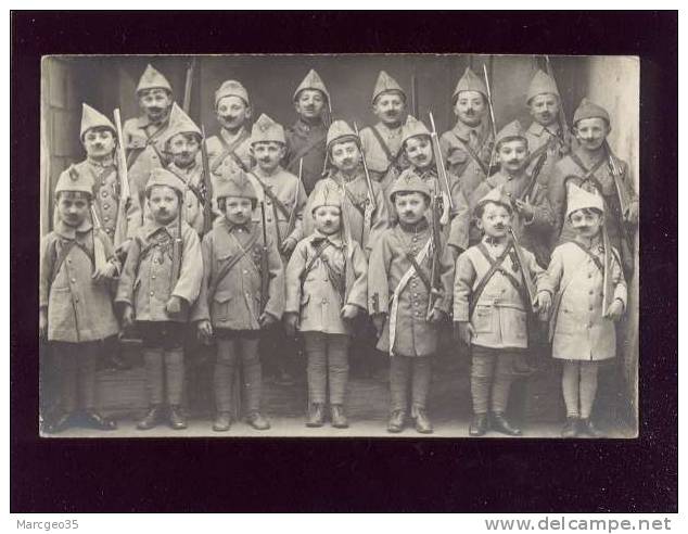 Pouzauges Carte Photo Enfants Habillés En Poilus Fusil à L'épaule , En 1928 Photo Baufreton Pouzauges Belle Carte - Pouzauges