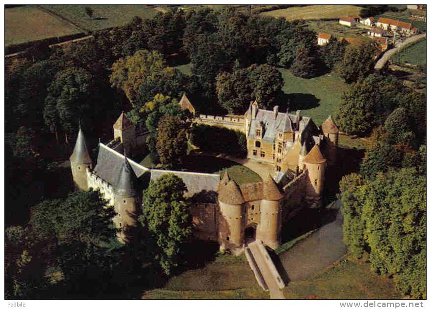 Carte Postale  18. Ainay-le-Vieil Et Le Chateau    Vue D´avion Trés Beau Plan - Ainay-le-Vieil