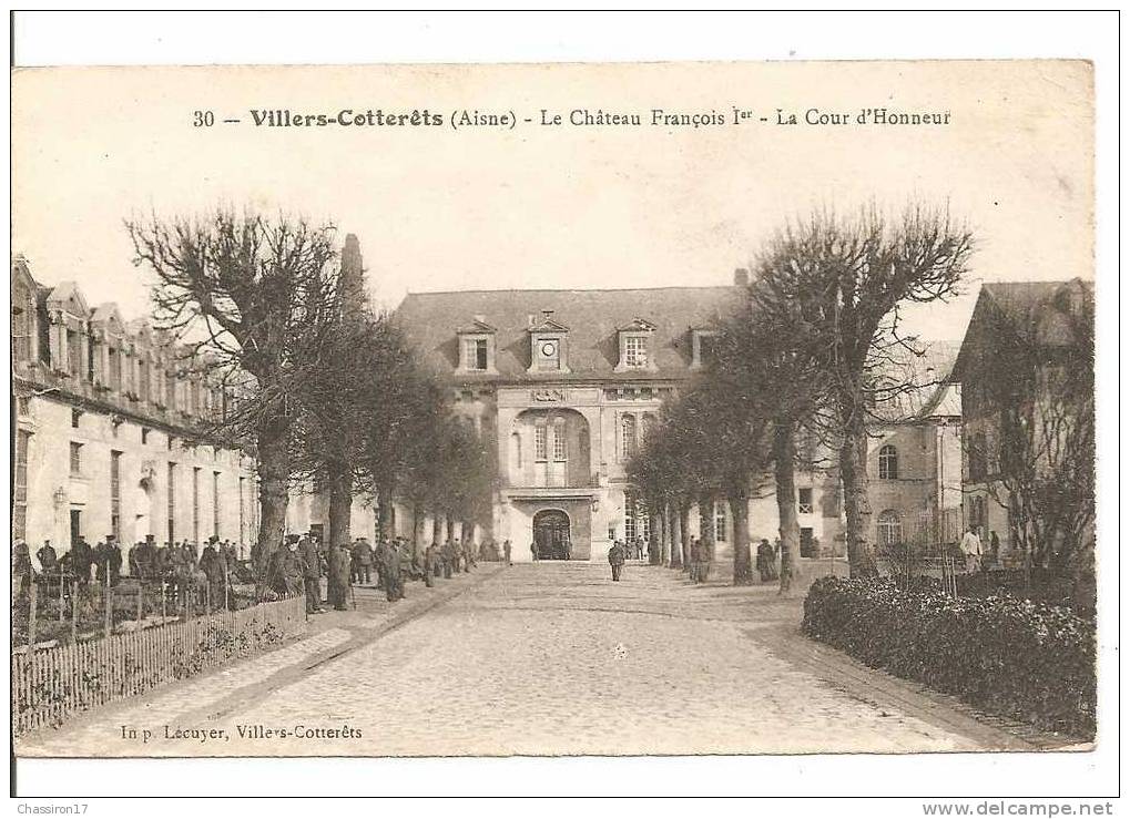 02 - VILLERS-COTTERETS  -  Le Château François 1er - La Cour D´Honneur -  Les Prisonniers De Guerre Avant Leur Retour - Villers Cotterets