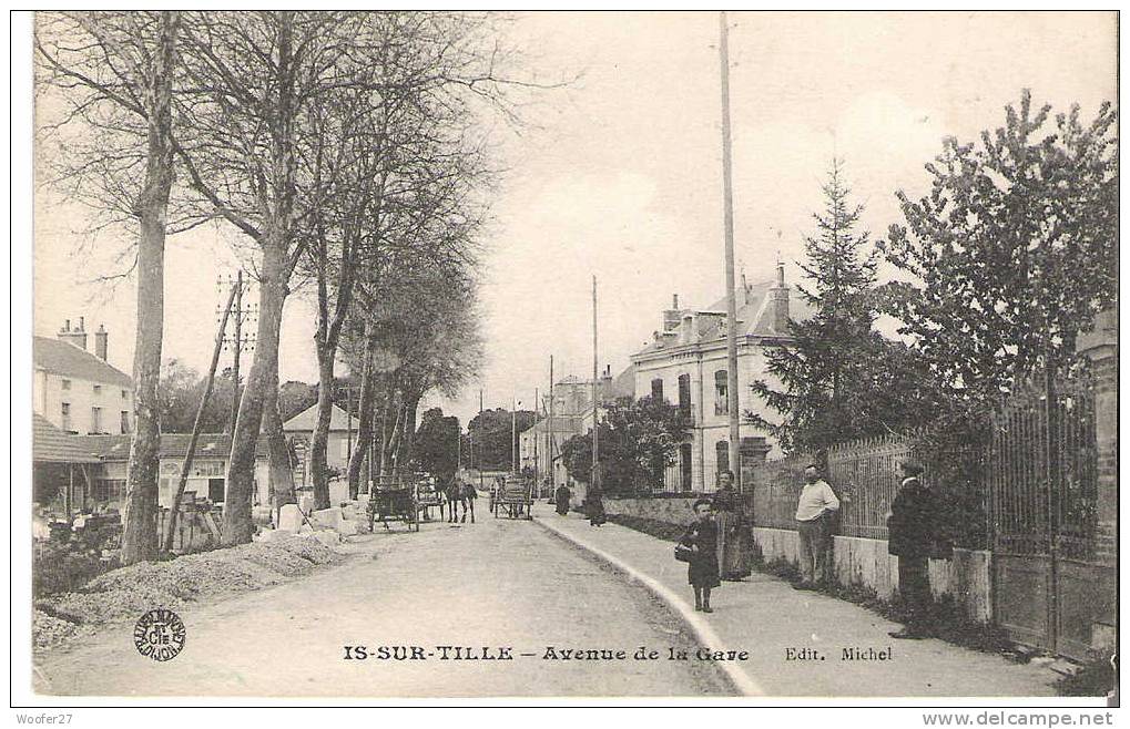 IS SUR TILLE  Avenue De La Gare ,très Animé - Is Sur Tille