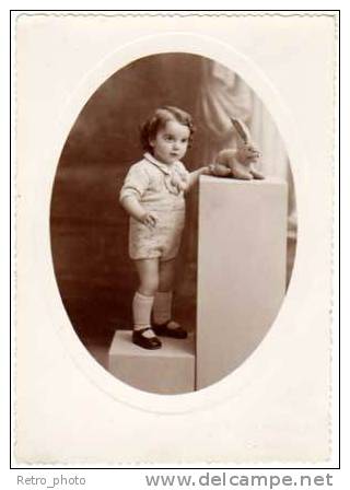 Photo Enfant Et Lapin En Peluche ( H. Ternand Cavaillon ) - Non Classés