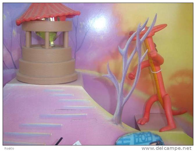 MAC DONALD / MULAN  DE 2000 ??  / PRESENTOIRE HAPPY MEAL   / 50CMX50CM / PARFAIT ETAT - McDonald's