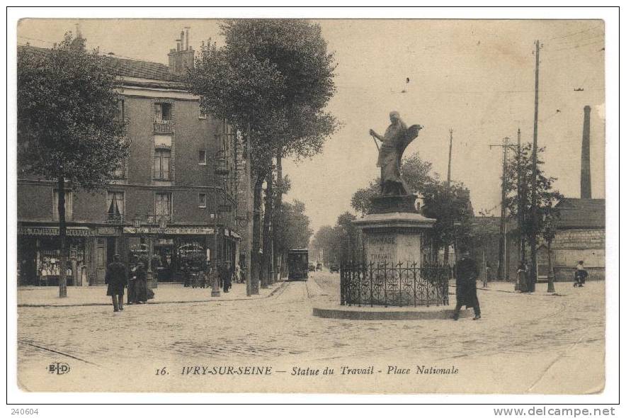 16  -   IVRY-SUR-SEINE  --  Statue Du Travail  -  Place Nationale - Ivry Sur Seine