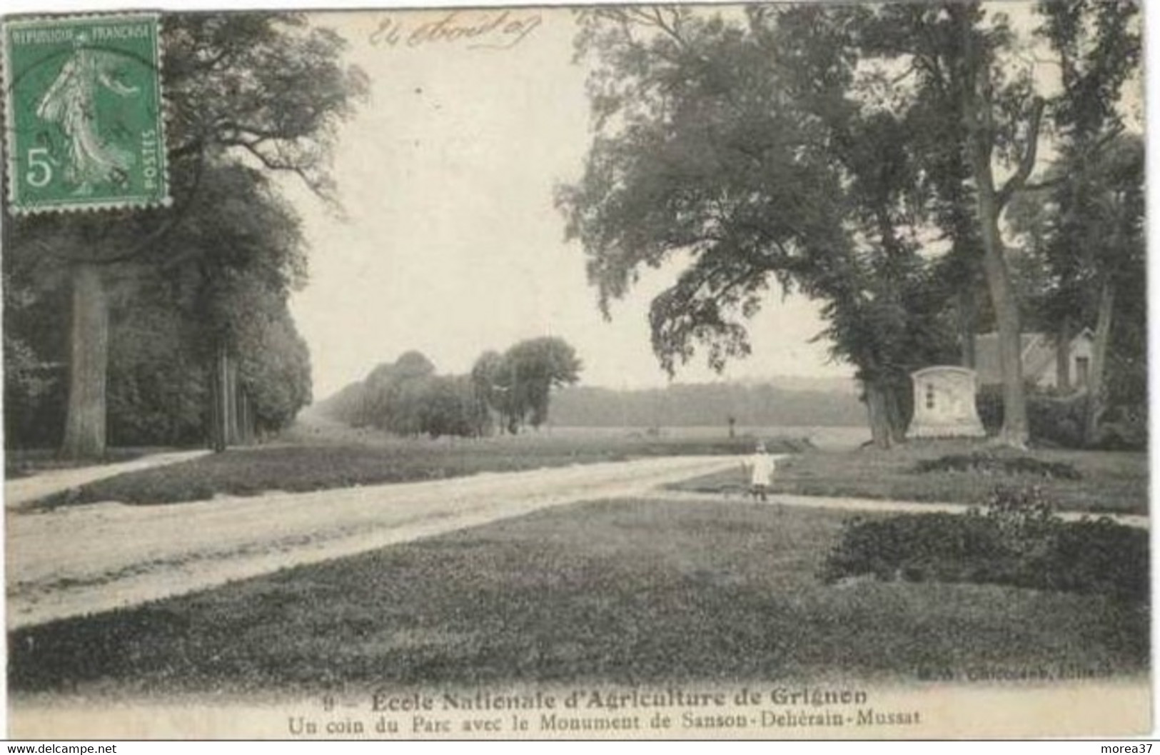 GRIGNON  Ecole Nationale D'agriculture  Un Coin Du Parc Avec Le Monument De Sanson Deherain Mussat - Grignon