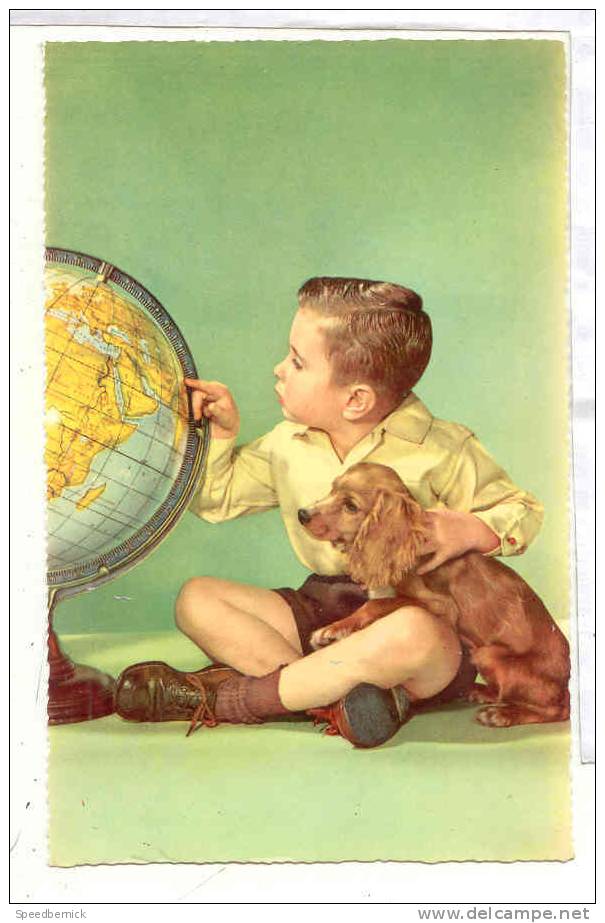 14732 Enfant Globe Chien , Année 50 . 19071 - Autres & Non Classés