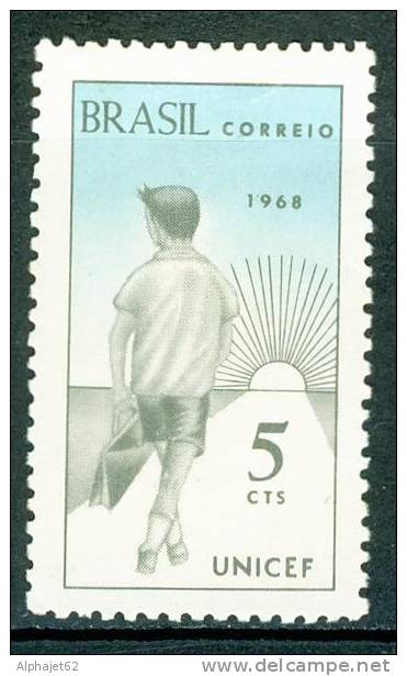 Ecolier - BRESIL - UNICEF - N° 869 * - 1968 - Unused Stamps