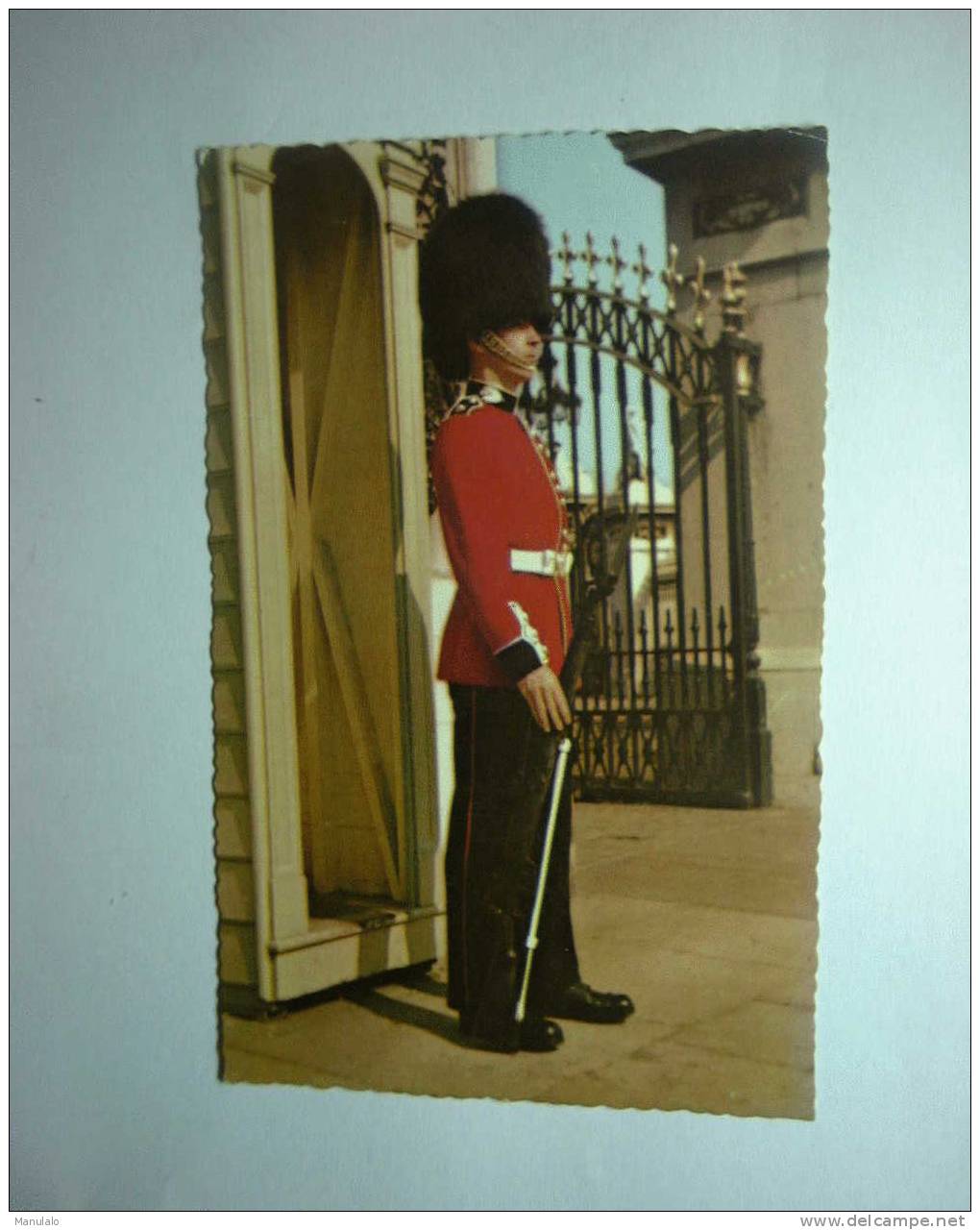 Sentry At Buckingham Palace London - Buckingham Palace