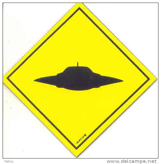 UFO - Collectible Magnets "Ufo Silouhette" - Souvenir Area 51 - Obj. 'Souvenir De'