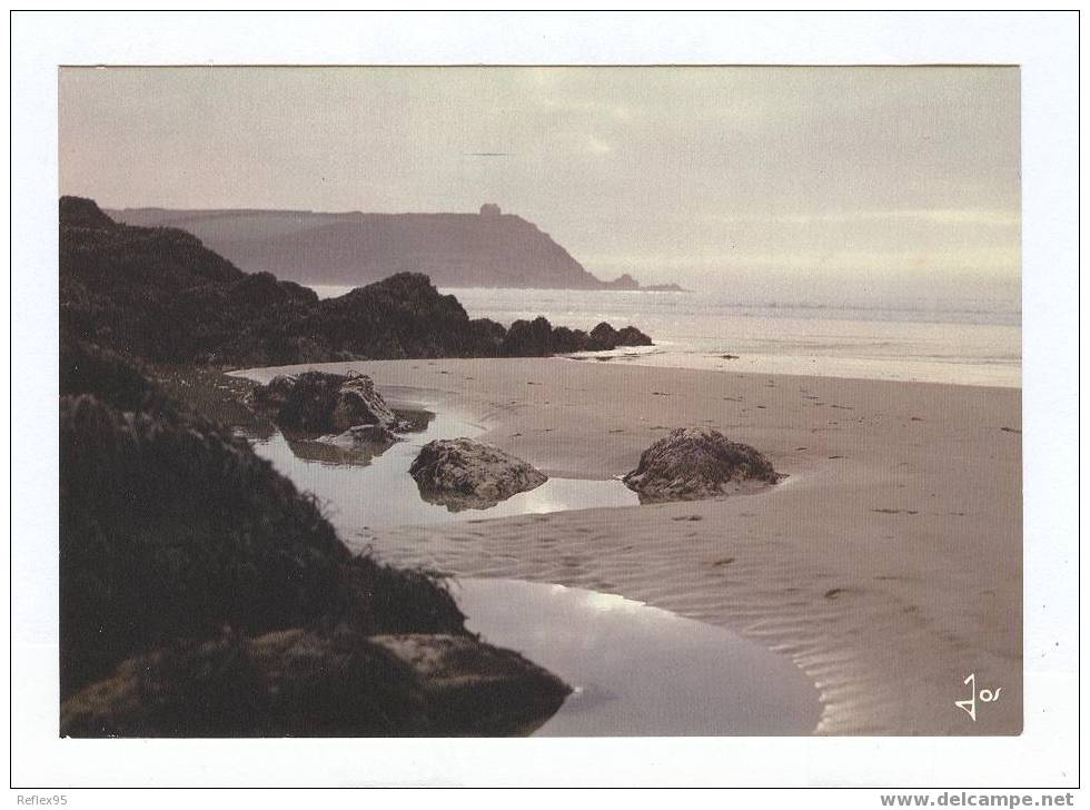 PLOMODIERN - La Pointe De Talagrip Vue De Lestrévet - Plomodiern