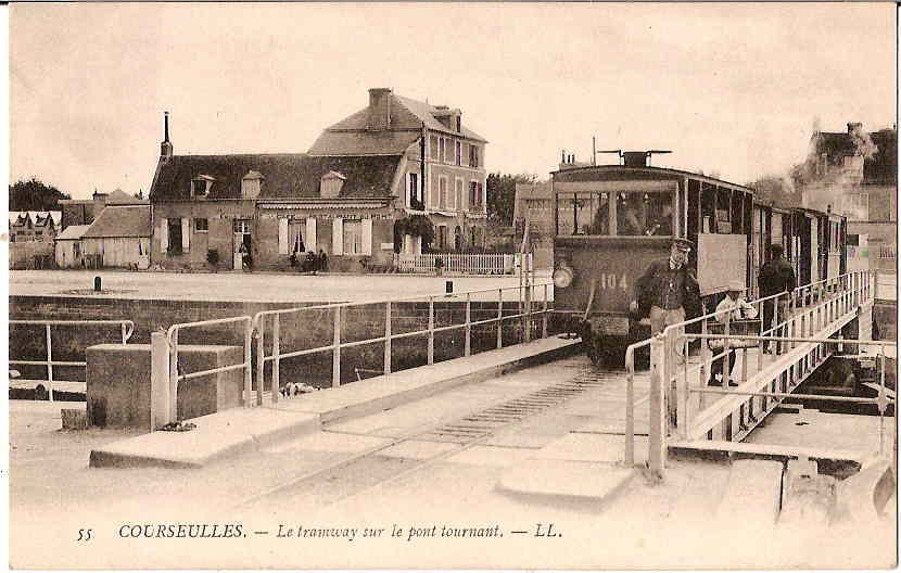 COURSEULLES-SUR-MER - Le Tramway Sur Le Pont Tournant. - Autres & Non Classés