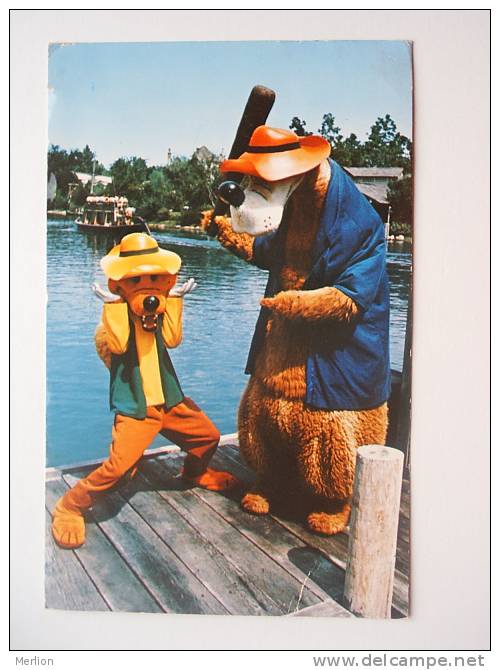 DisneyWorld - Brer Bar Threatens To Knock Brer Fox Into Frontierland's River  F    D51546 - Disneyworld