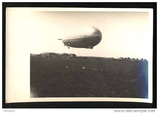 AK ZEPPELINE  WIEN REAL PHOTO  OLD POSTCARD - Dirigibili