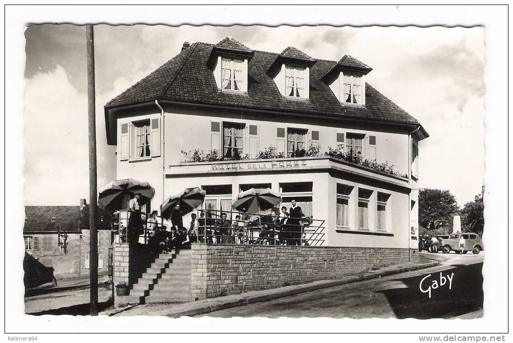 ORNE  /  JUVIGNY-sous-ANDAINE  /  HÔTEL  DE  LA  FORÊT  ( Dans Les Années 50 ) - Juvigny Sous Andaine