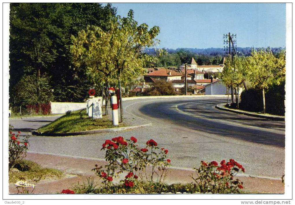 LA DESCENTE VERS ROQUEFORT . Voir Recto Verso  (D022) - Roquefort