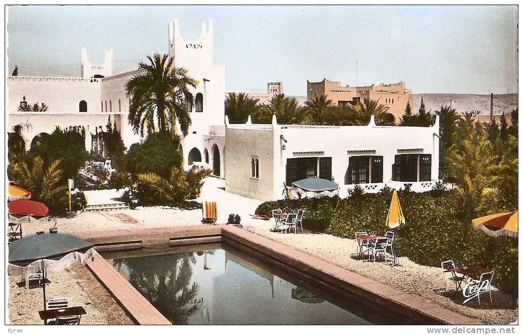 CPSM 9X14  . GHARDAIA . LA PISCINE ET L' HOTEL TRANSATLANTIQUE - Ghardaia