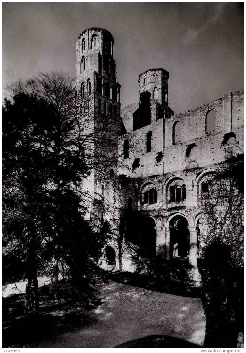 CPSM. JUMIEGES. RUINES DE L'ABBAYE. EGLISE NOTRE DAME XIEME VUE DU SUD EST. - Jumieges