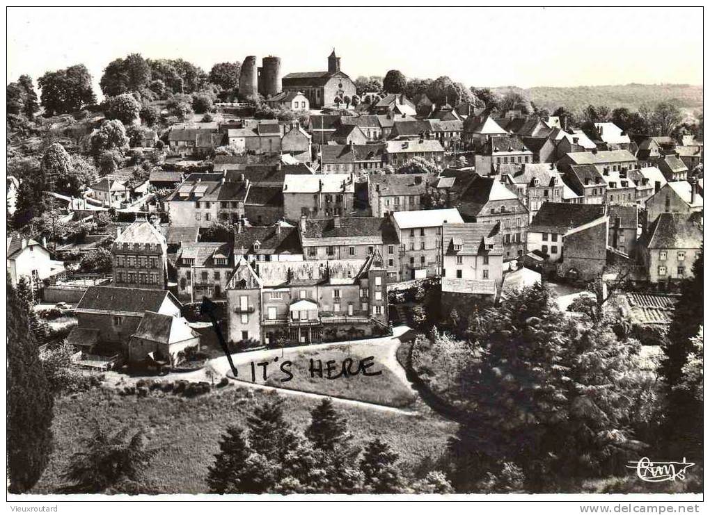 CPSM.CROCQ ALT. 720M. VUE AERIENNE. DATEE 1970. DENTELLEE - Crocq