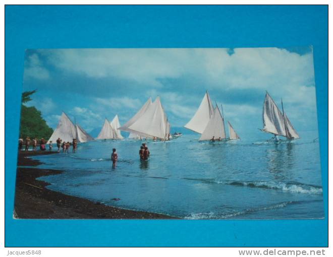 Tahiti ) N° C 18627 - Course De Pirogue à Voiles Dans La Rade De Papette - Juillet 1965  - EDIT  Sincere - Tahiti