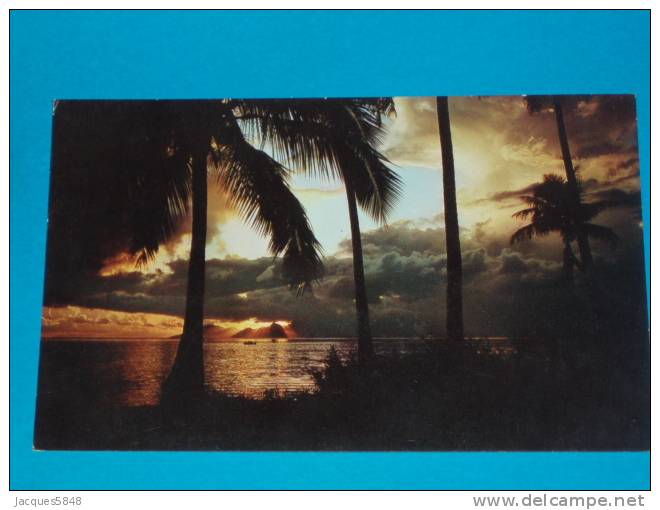 Tahiti ) N° C 20019 - Coucher Du Soleil Sur Moorea - Vue De Punaauia  - Photo De A . GIAU  - EDIT Sincere - Tahiti