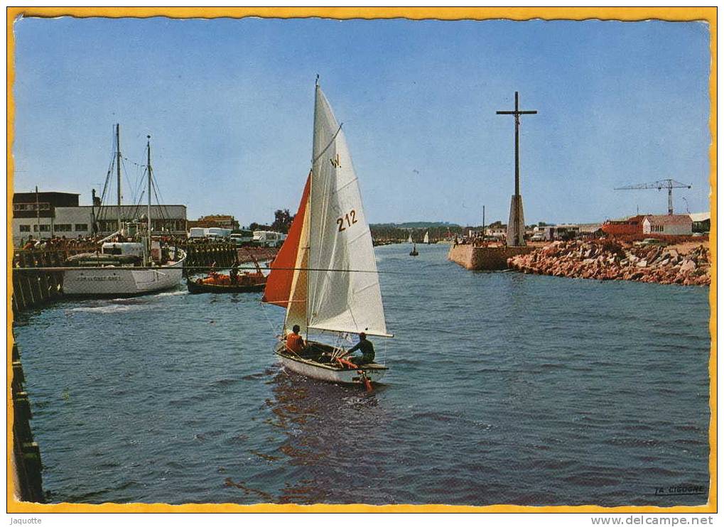 COURSEULLES SUR MER (Calvados) 14-191-50  La Rentrée Au Port - Courseulles-sur-Mer