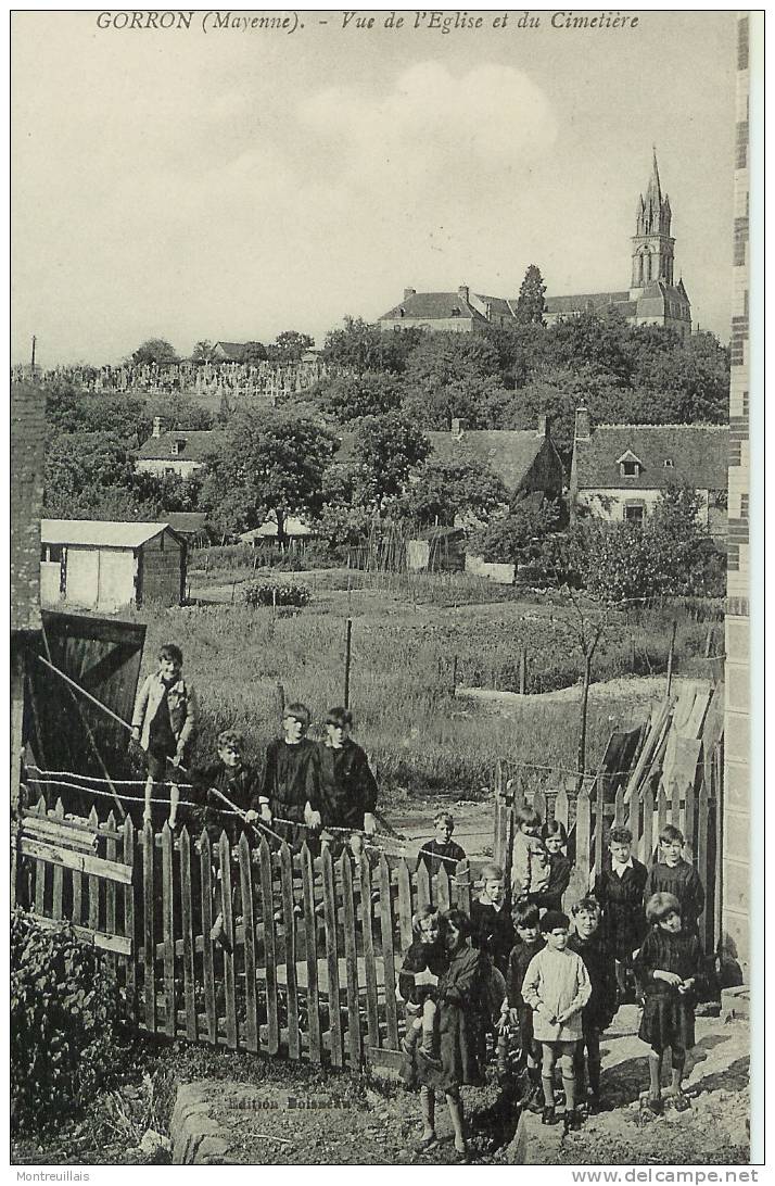 (53) GORRON, Vue De L'église Et Du Cimetière, Enfants, Superbe, Timbrée, écrite - Gorron