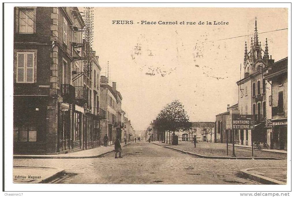 42 - FEURS  -  Place Carnot Et Rue De La Loire  - Animée  Café De La Paix - Feurs