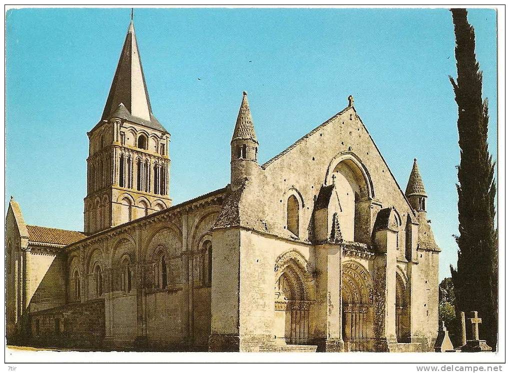 AULNAY DE SAINTONGES L'Eglise Saint Pierre - Aulnay