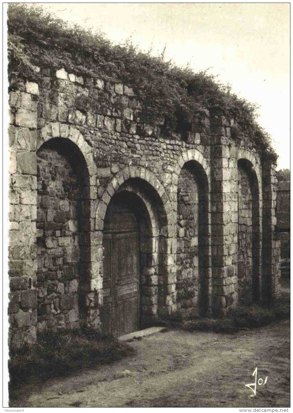 CPSM. ABBAYE DE LANDEVENNEC. PORTAIL ROMAN DE LA VIEILLE EGLISE ABBATIALE XI EME. DENTELLEE. - Landévennec