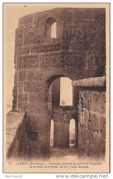 MORBIHAN.LARMOR.PORTIQUE SERVANT DE SORTIE A L ESCALIER DE LA TOUR DE L EGLISE - Larmor-Plage