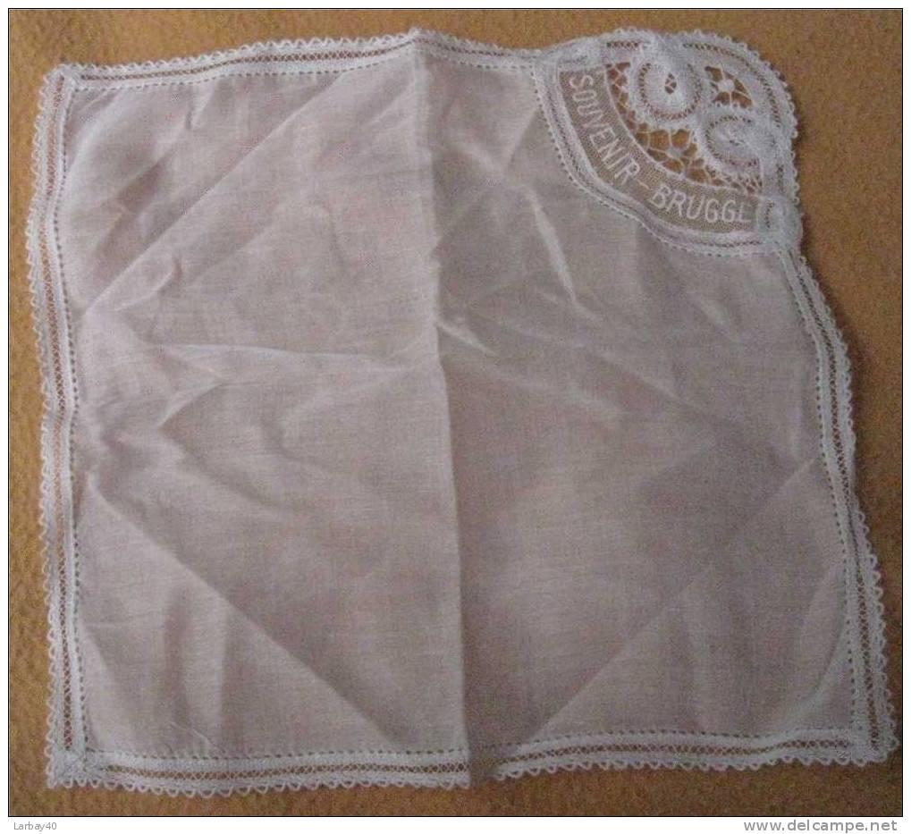 1 Mouchoir Brodee Souvenir Brugge - Handkerchiefs