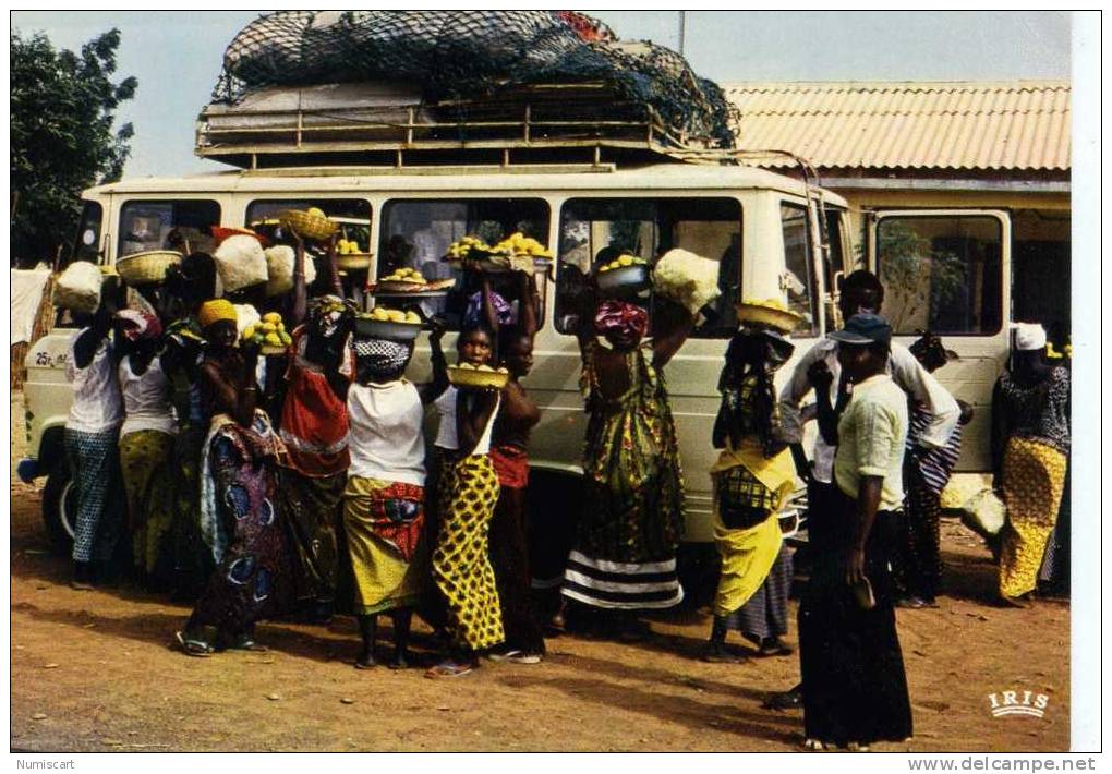 CPSM...SENEGAL...ANIMEE...TAXI BROUSSE... - Sénégal