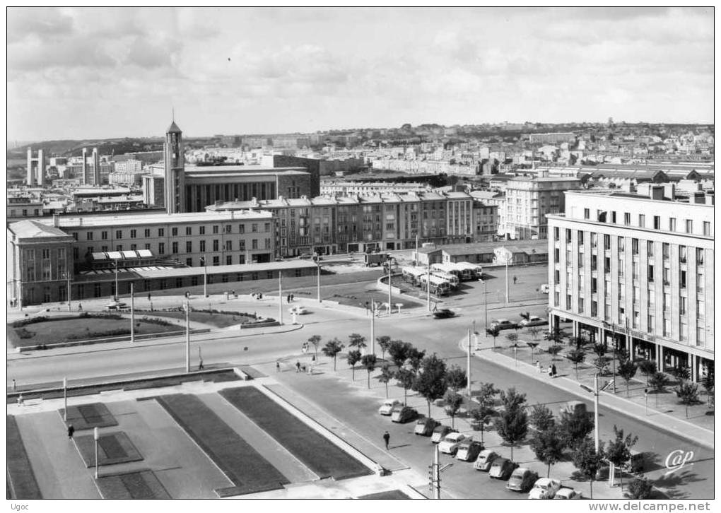 CPSM-29-FINISTERE- BREST- Place De La Liberté.    773/2 - Brest