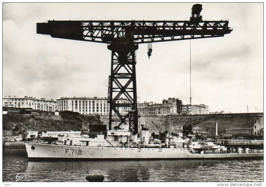 CPSM-29-FINISTERE- BREST-L'Arsenal- Le "Croix De Lorraine" à Quai.   774/2 - Brest