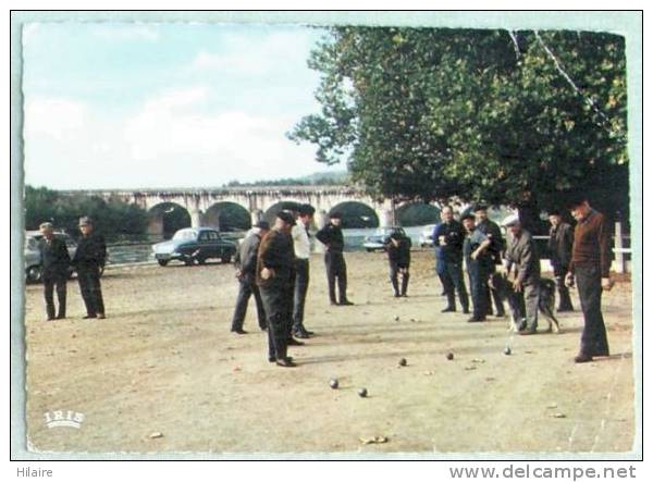 Cpms 47 AGEN Sur Bords Garonne PARTIE DE PETANQUE Au Fond Pont De Pierre - Animation Joueurs Boules - Petanque