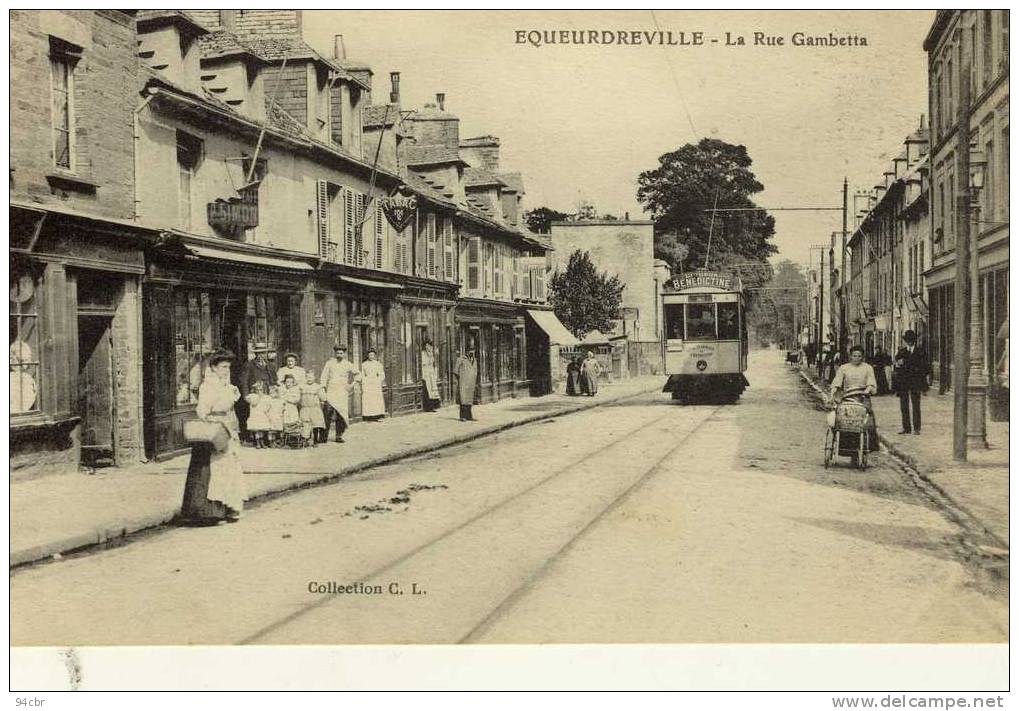 CPA (50)  EQUEURDREVILLE  La Rue Gambetta - Equeurdreville