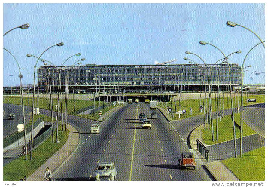 Carte Postale  94.     Aéroport De PARIS - ORLY  L´Aérogare Trés Beau Plan BT1 - Orly