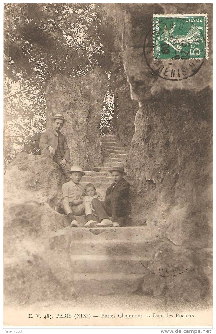 PARIS (XIXe).    Buttes Chaumont - Dans Les Rochers - Distrito: 19